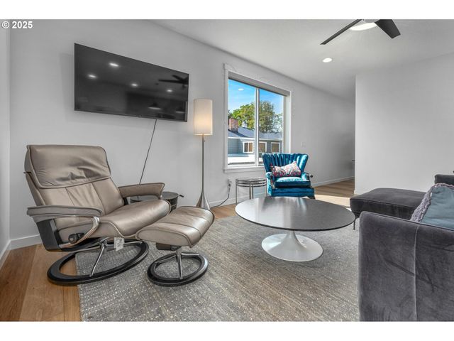 254 N 1ST St, St Helens, OR 97051
