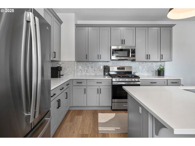 254 N 1ST St, St Helens, OR 97051