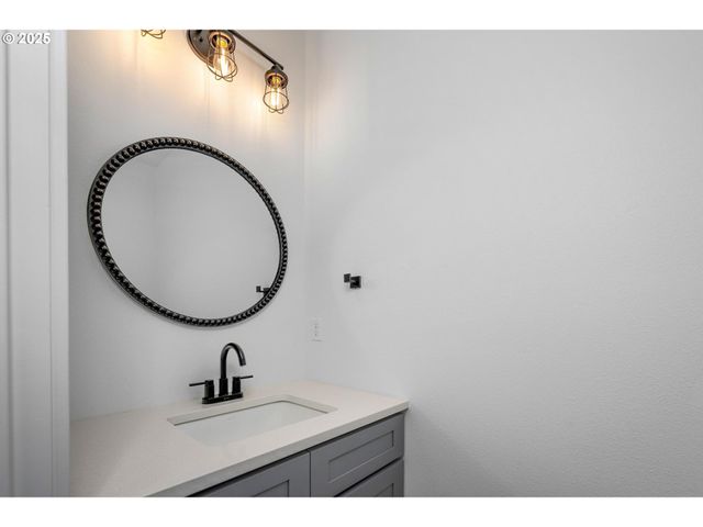 254 N 1ST St, St Helens, OR 97051