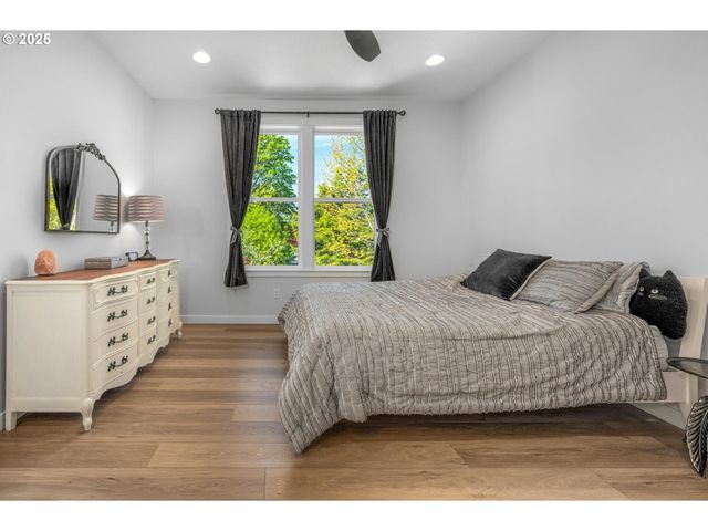 254 N 1ST St, St Helens, OR 97051