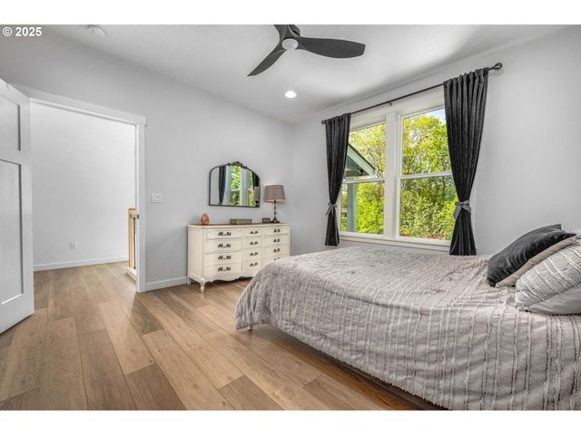 254 N 1ST St, St Helens, OR 97051
