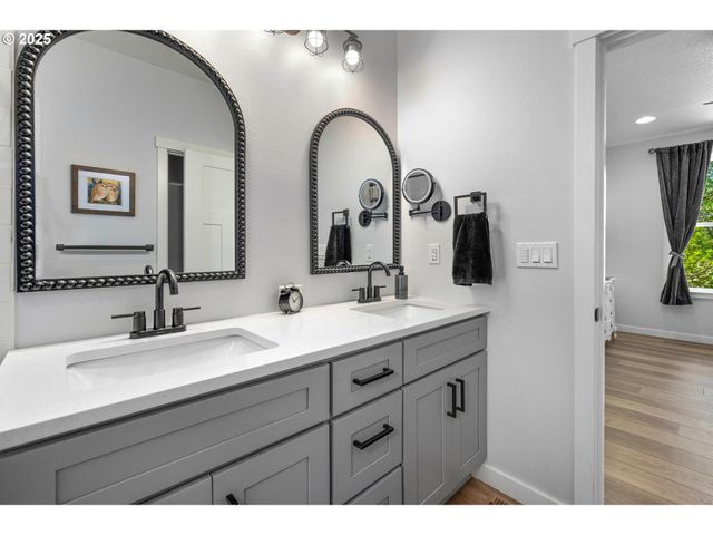 254 N 1ST St, St Helens, OR 97051