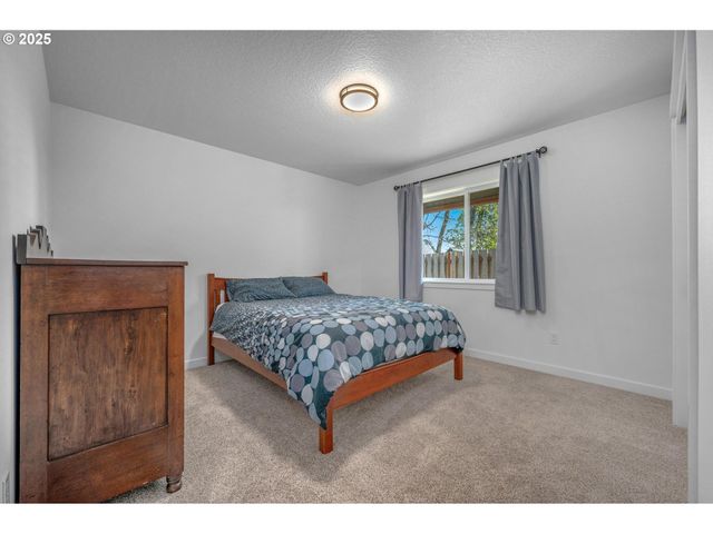 254 N 1ST St, St Helens, OR 97051