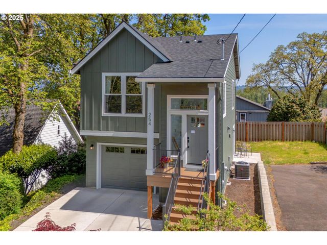 254 N 1ST St, St Helens, OR 97051