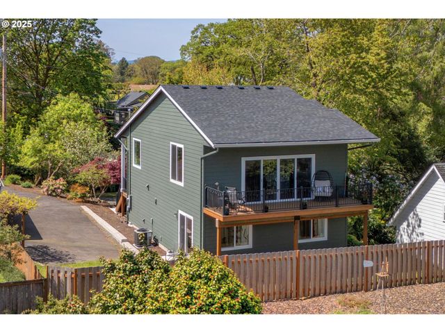 254 N 1ST St, St Helens, OR 97051