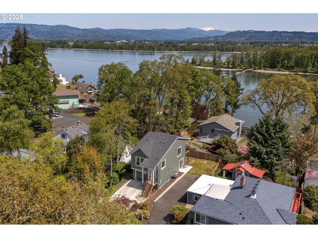 254 N 1ST St, St Helens, OR 97051