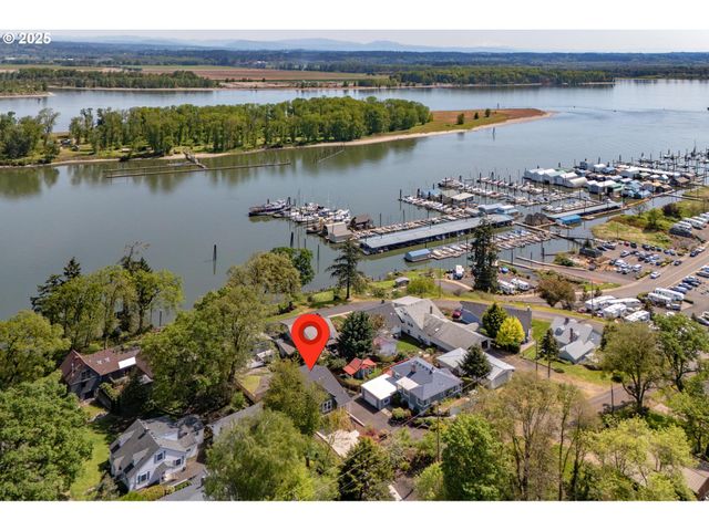254 N 1ST St, St Helens, OR 97051