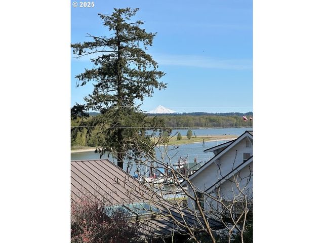 254 N 1ST St, St Helens, OR 97051