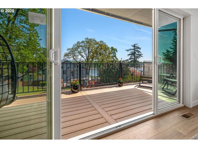 254 N 1ST St, St Helens, OR 97051