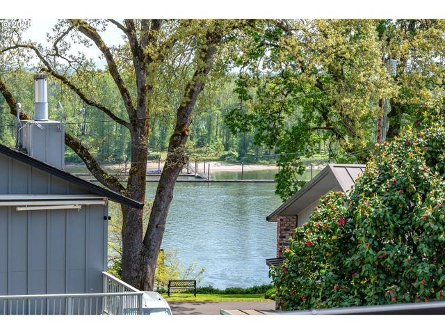 254 N 1ST St, St Helens, OR 97051