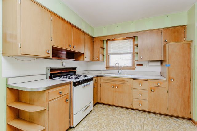 6317 N Lowell Avenue, Chicago, IL 60646