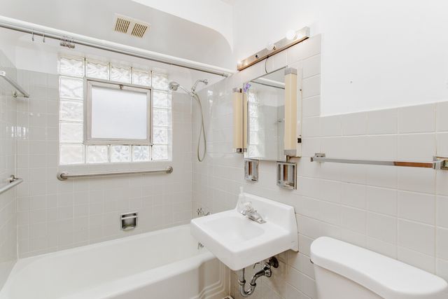 6317 N Lowell Avenue, Chicago, IL 60646