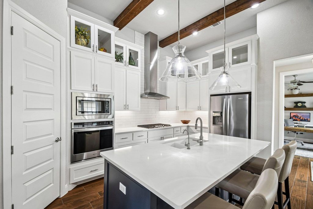 360 Mendocino LN, Austin, TX 78737