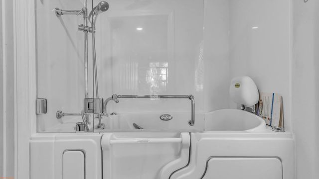 402 Cypress Point Drive, Palm Desert, CA 92211