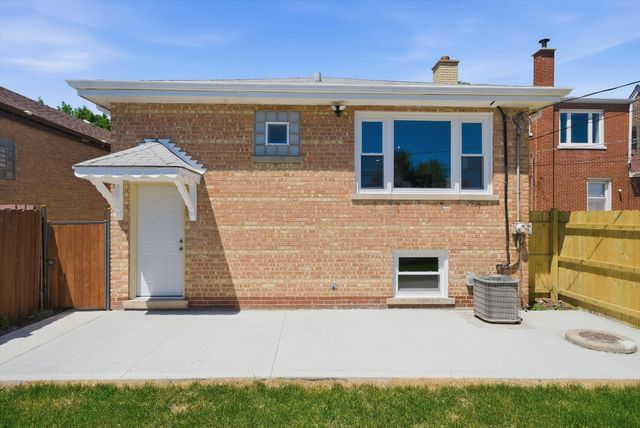 3907 W Marquette Road, Chicago, IL 60629
