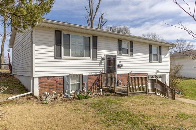 107 Collette Street, Excelsior Springs, MO 64024