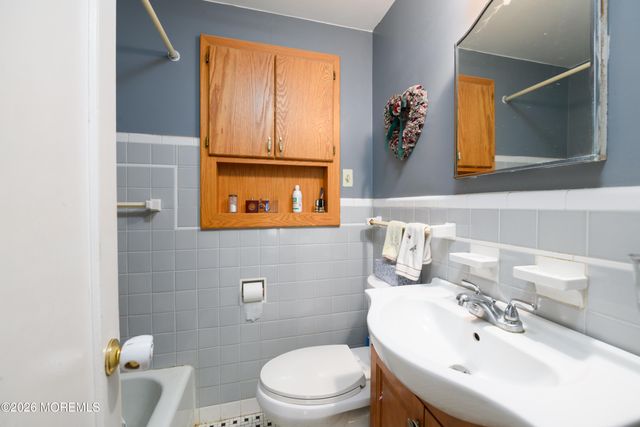 86 Robinson Place, Shrewsbury Boro, NJ 07702