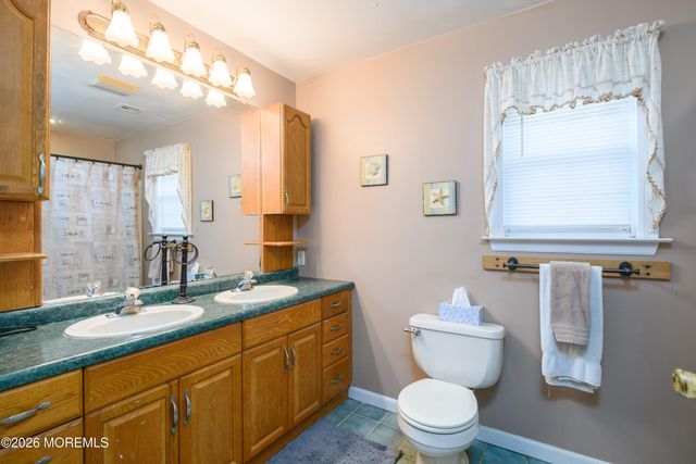 86 Robinson Place, Shrewsbury Boro, NJ 07702