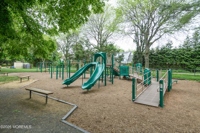 86 Robinson Place, Shrewsbury Boro, NJ 07702