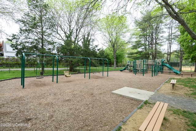 86 Robinson Place, Shrewsbury Boro, NJ 07702
