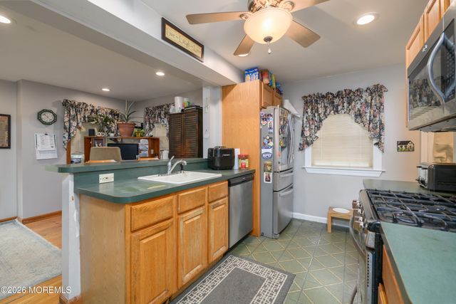 86 Robinson Place, Shrewsbury Boro, NJ 07702