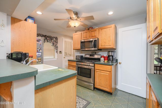 86 Robinson Place, Shrewsbury Boro, NJ 07702