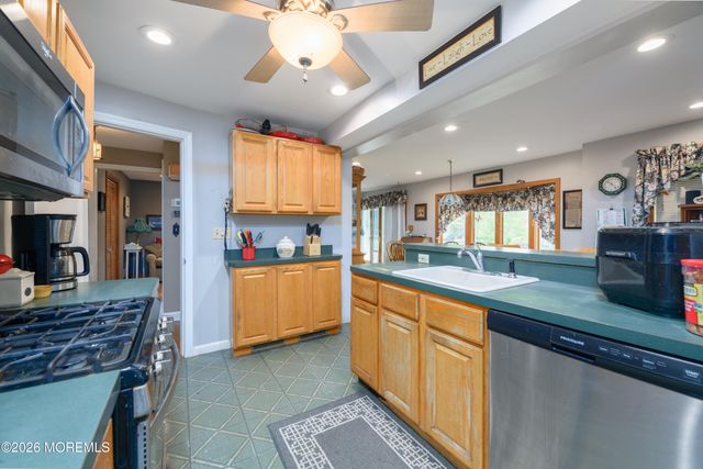 86 Robinson Place, Shrewsbury Boro, NJ 07702