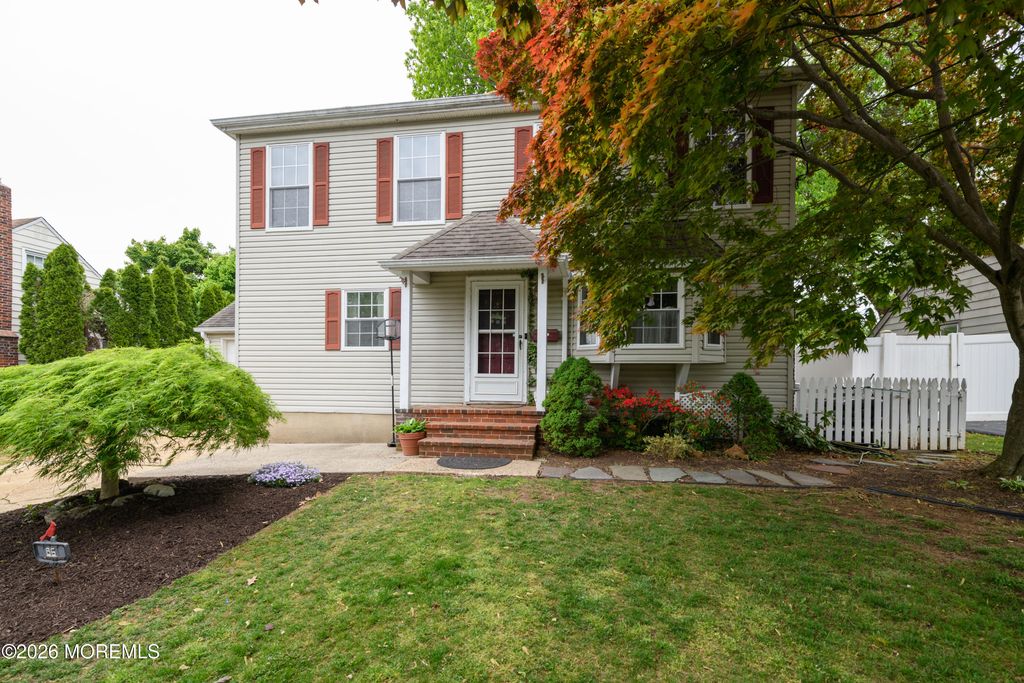 86 Robinson Place, Shrewsbury Boro, NJ 07702