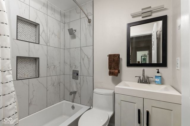10605 Penn Drive, Carmel, IN 46280