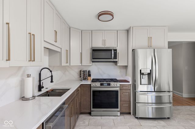 10605 Penn Drive, Carmel, IN 46280