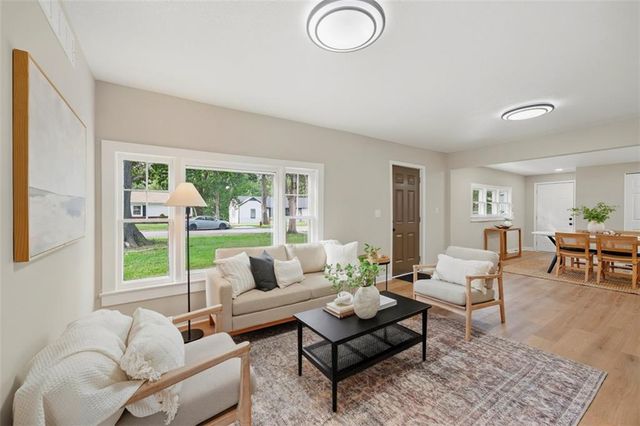 3700 NE 43rd Street, Kansas City, MO 64117
