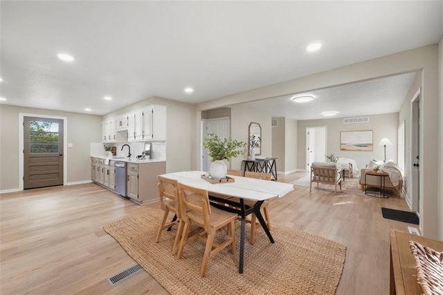 3700 NE 43rd Street, Kansas City, MO 64117