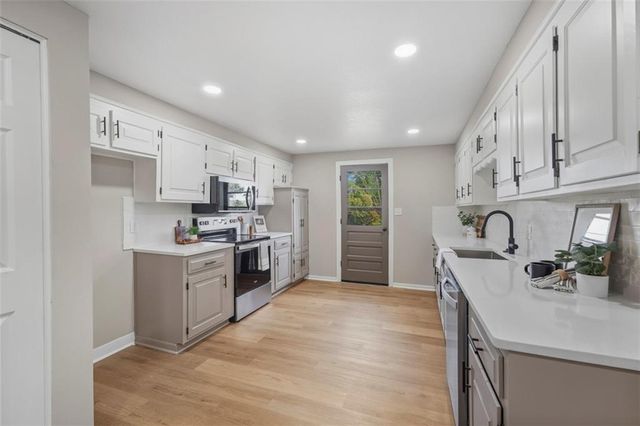 3700 NE 43rd Street, Kansas City, MO 64117