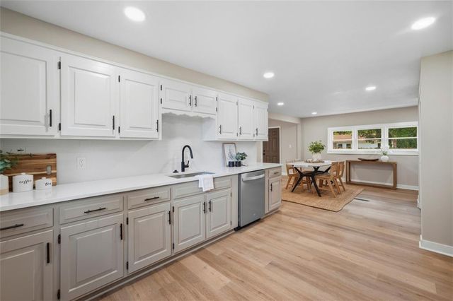 3700 NE 43rd Street, Kansas City, MO 64117