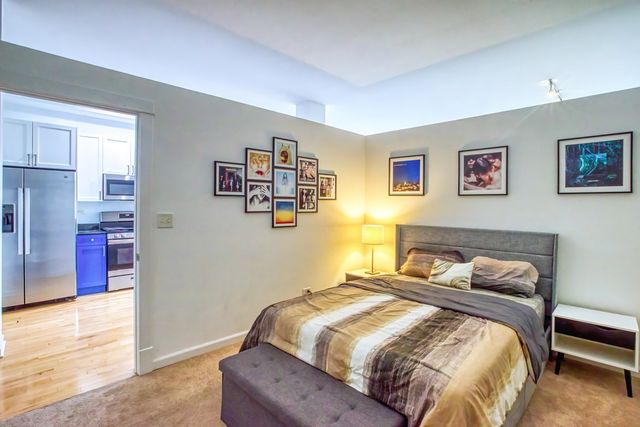 4050 N Lincoln Avenue 202, Chicago, IL 60618