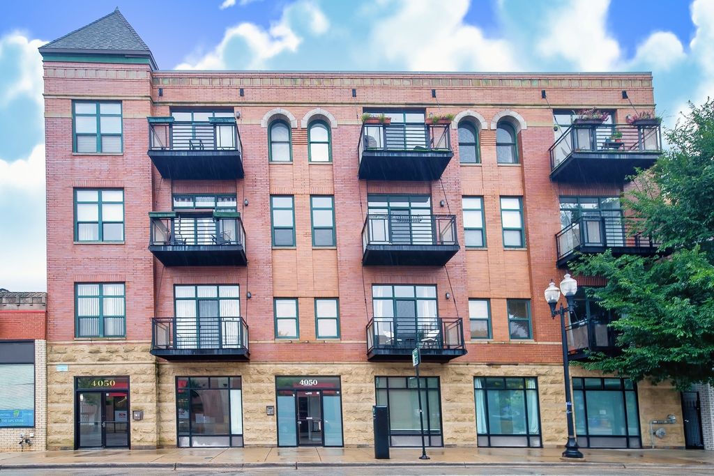 4050 N Lincoln Avenue 202, Chicago, IL 60618