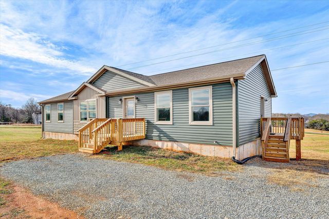 2227 Hendricks Store RD, Moneta, VA 24121