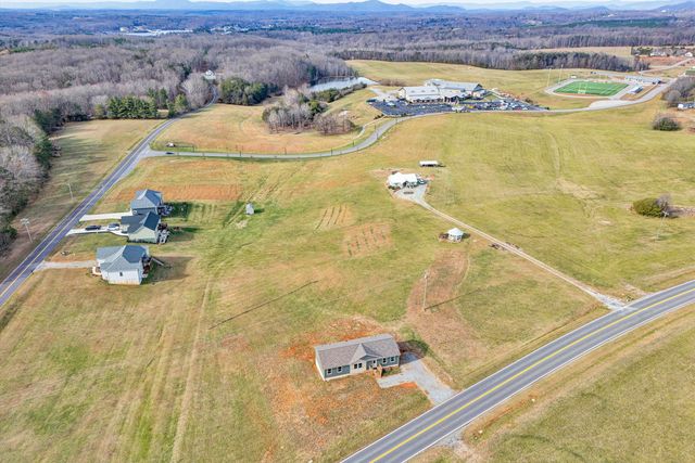 2227 Hendricks Store RD, Moneta, VA 24121