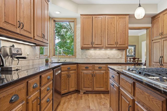 699 Bridle Ridge Road, Eagan, MN 55123