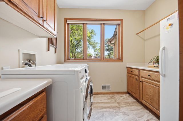 699 Bridle Ridge Road, Eagan, MN 55123