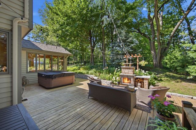699 Bridle Ridge Road, Eagan, MN 55123