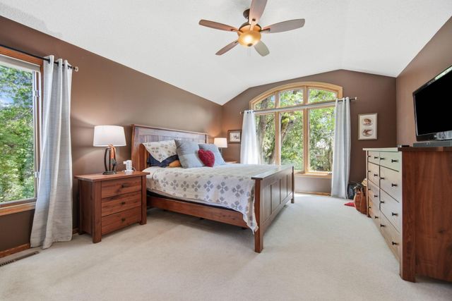 699 Bridle Ridge Road, Eagan, MN 55123