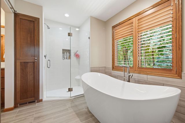 699 Bridle Ridge Road, Eagan, MN 55123