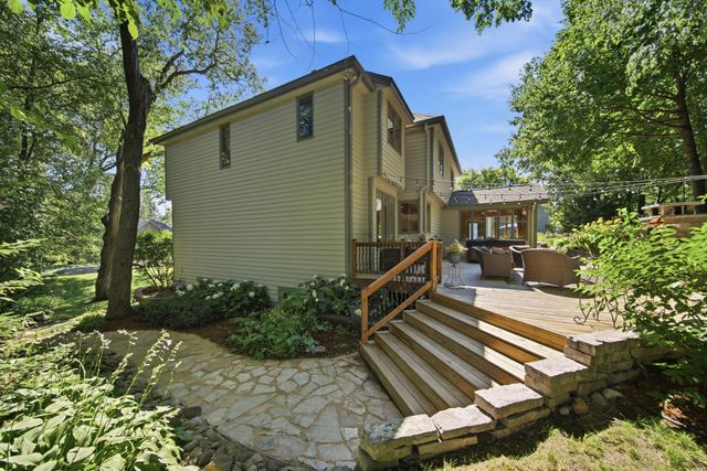 699 Bridle Ridge Road, Eagan, MN 55123