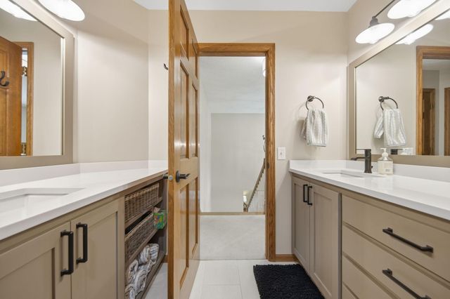 699 Bridle Ridge Road, Eagan, MN 55123