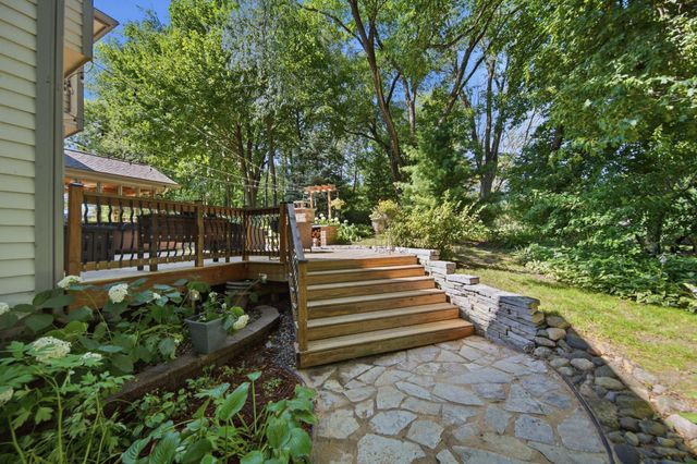 699 Bridle Ridge Road, Eagan, MN 55123