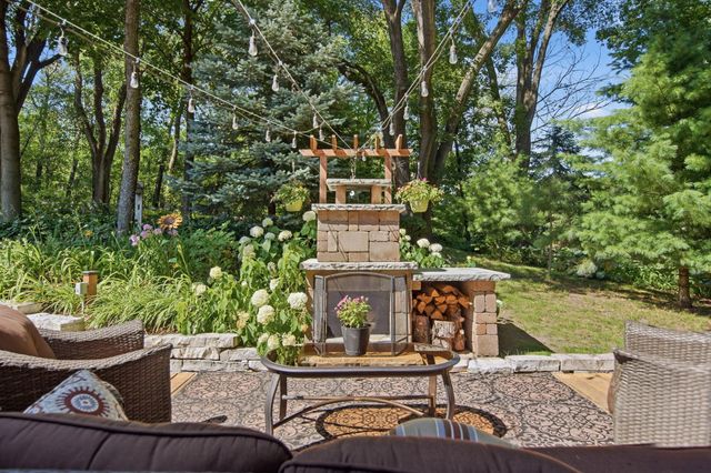 699 Bridle Ridge Road, Eagan, MN 55123
