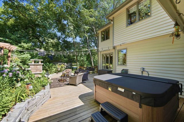 699 Bridle Ridge Road, Eagan, MN 55123