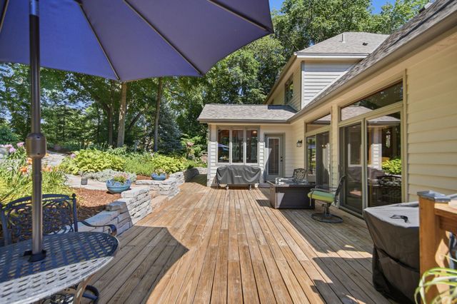 699 Bridle Ridge Road, Eagan, MN 55123