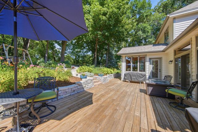 699 Bridle Ridge Road, Eagan, MN 55123